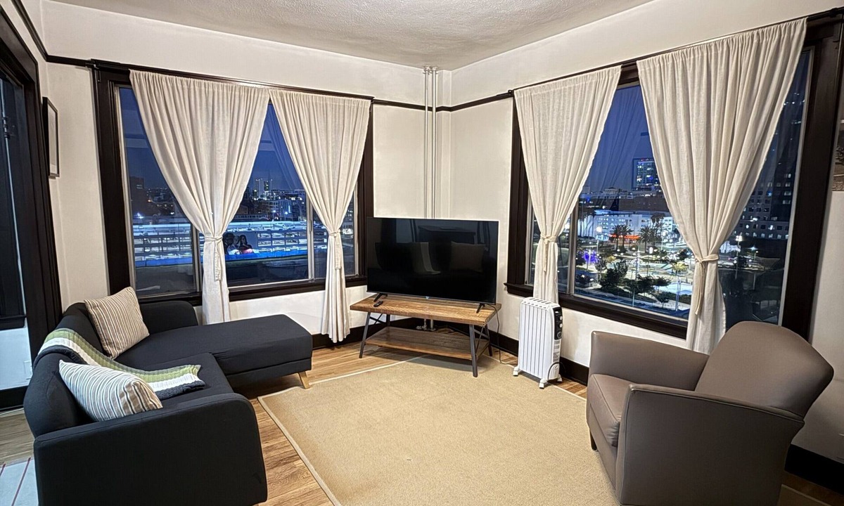 Waterfront Apartment | Roaring 20s Revival, a Historic Downtown Vintage Condo