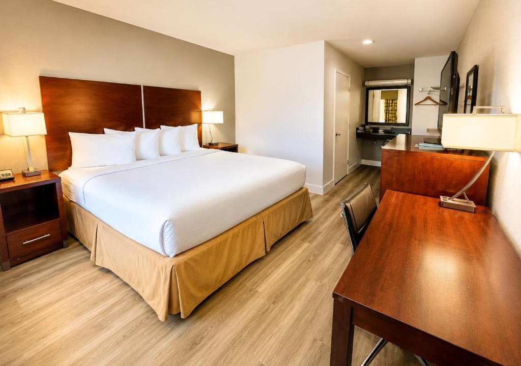 Martinez Hotel | Rodeway Inn