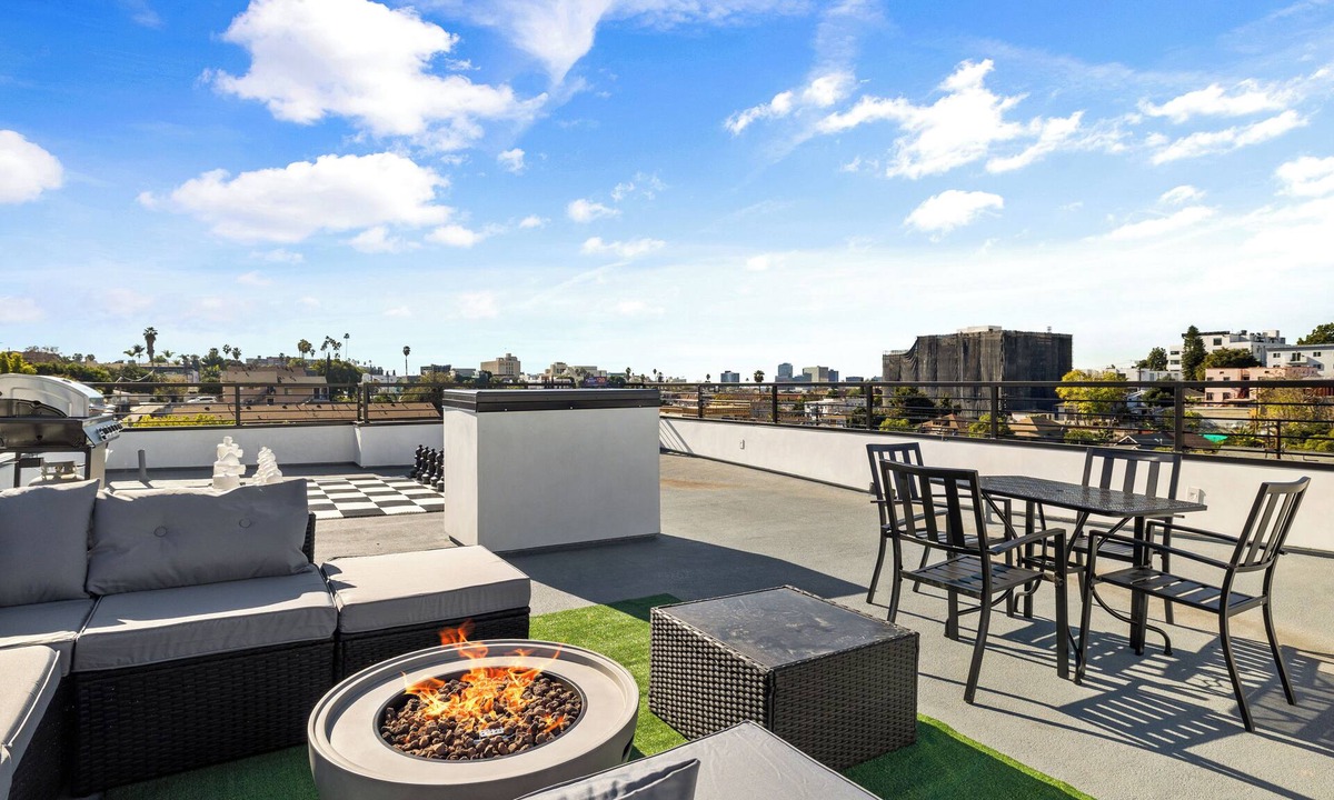 Historic Filipinotown House | Rooftop 3B/2.5BA House-Near Dodger Stadium + DTLA