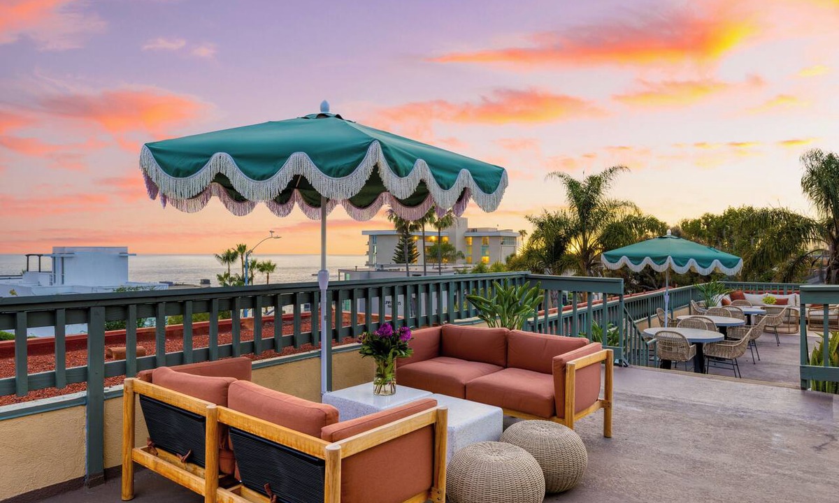 Laguna Beach Hotel | Rooftop Ocean Views + Pool + Hot Tub + Walk to Beach | The Mara by AvantStay