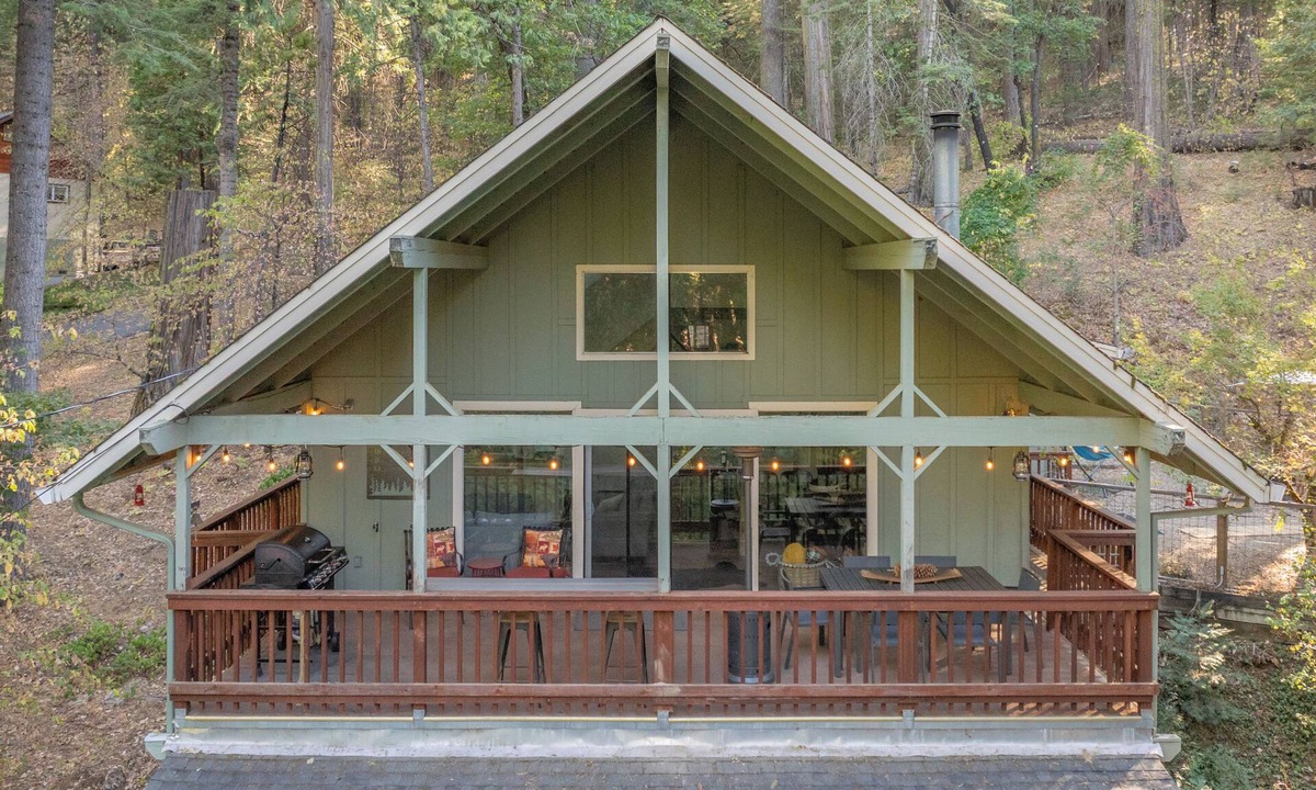 Glencoe Cabin | Sage House - Walking Distance to Lake, Hot Tub, Pet Friendly w/New AC