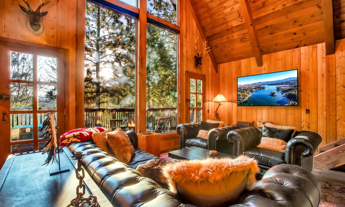 Blue Jay Ski Chalet | Secluded Chalet - Hidden Speakeasy in the Pines