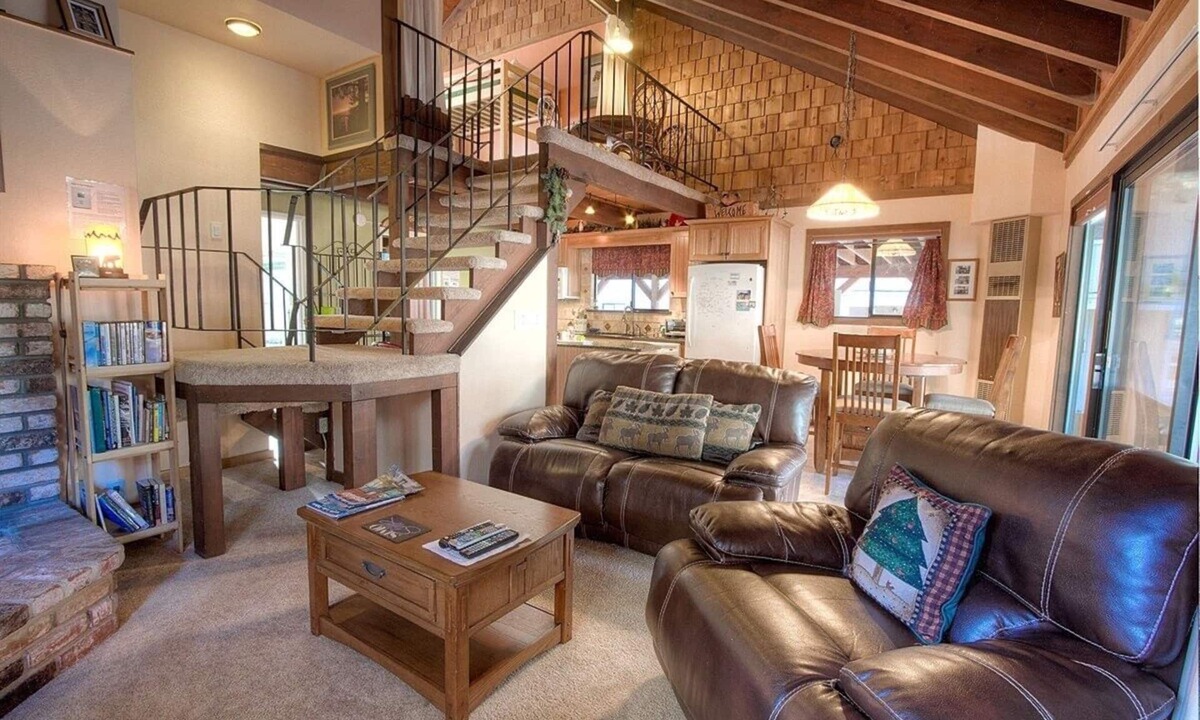 Al Tahoe House | Sky Chalet 3 Bedroom Cabin by RedAwning