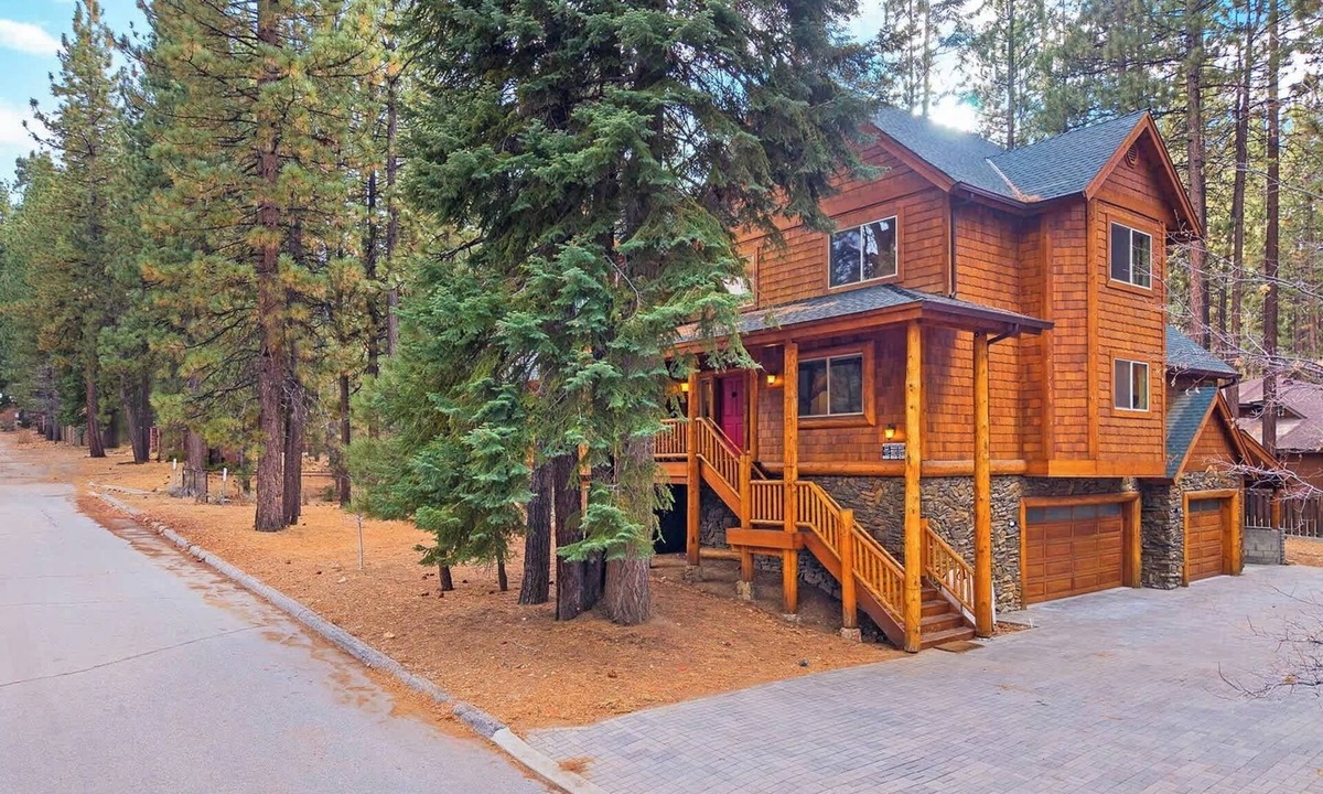 Summit Estates Ski Chalet | Snow Summit. Huge 6BR Chalet with Game Room, Spa