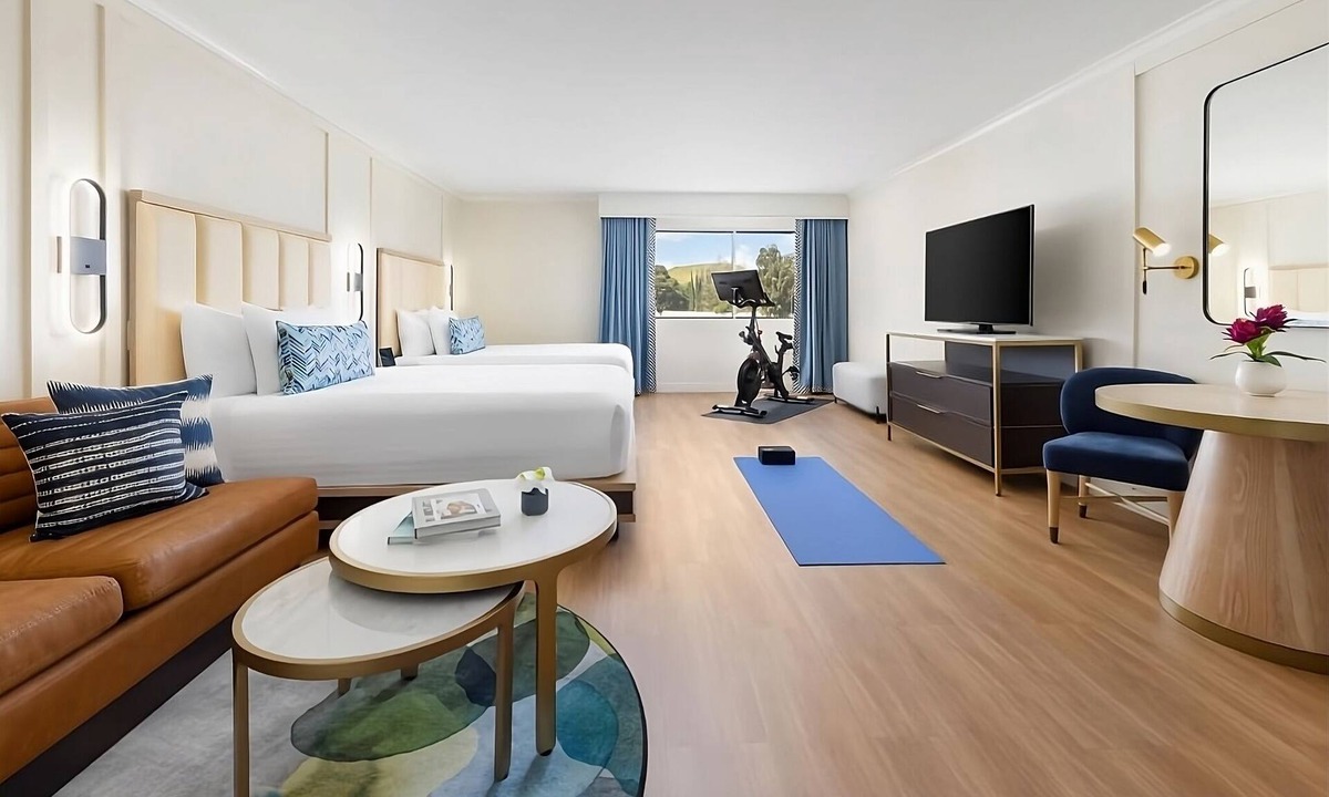 Calabasas House | SoCal Fit Room Two Queen, The Anza A Calabasas, Pool, Close to Lake Calabasas