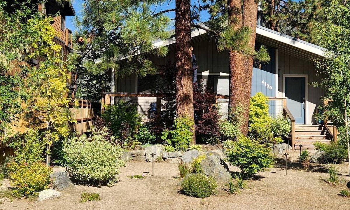 Lakeside Park Cabin | South Lake Tahoe Cabin Near Lakeside Beach & Heavenly Gondola, California