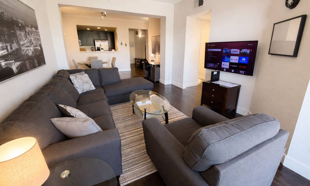 Westwood Apartment | Spacious 2BR/2BA Near UCLA & Westwood 30+ Night Rental Pool, Gym & Parking