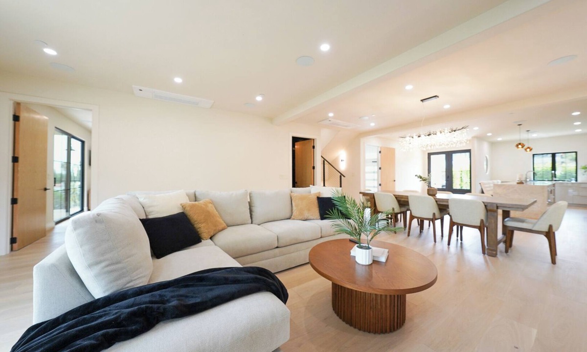 Northwest San Pedro House | Spacious 4-bedroom house in fantastic San Pedro with AC