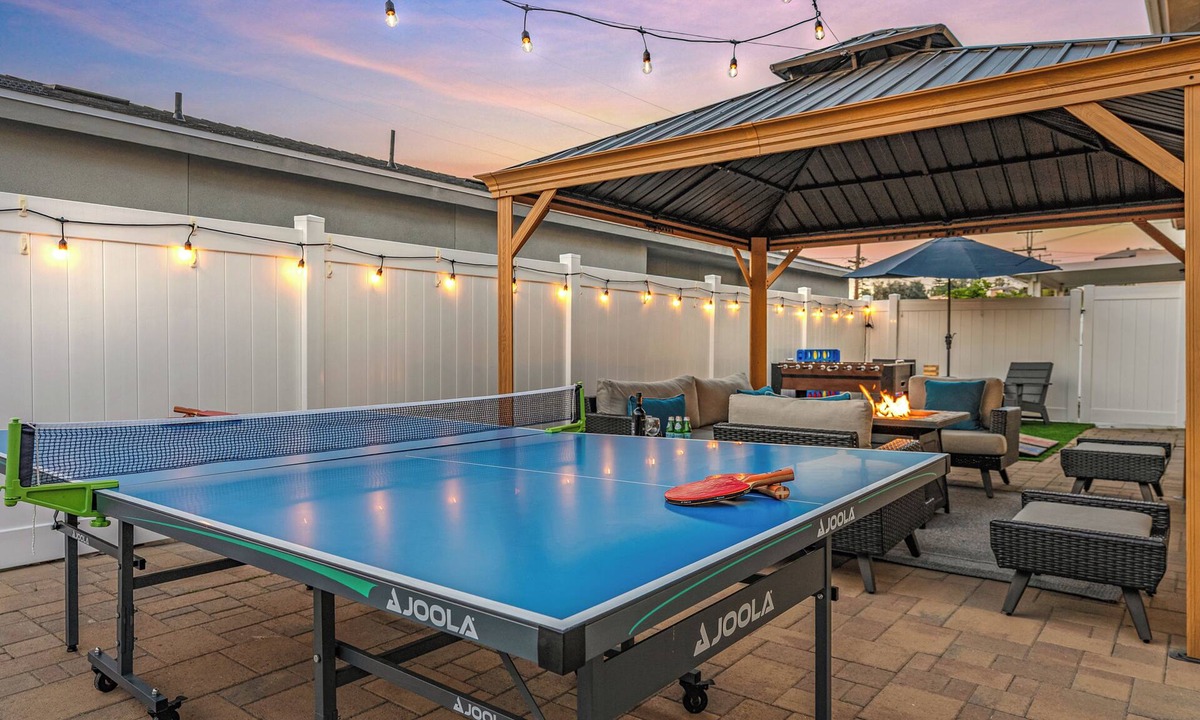 Valencia Park House | Spacious Family Retreat Game Yard 15 Min to DT