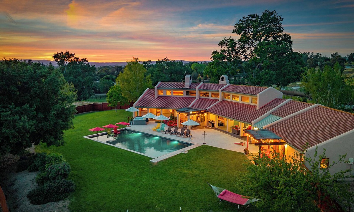 Templeton Villa | Spacious home, Sleeps 12, Spa, Pool, EV, Stunning!