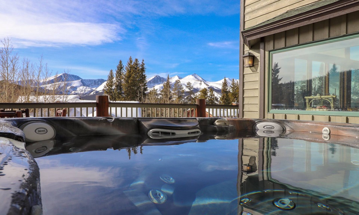 Baldy Mountain House | Spacious. Private Hot Tub.Views. Deck. Pool Table.