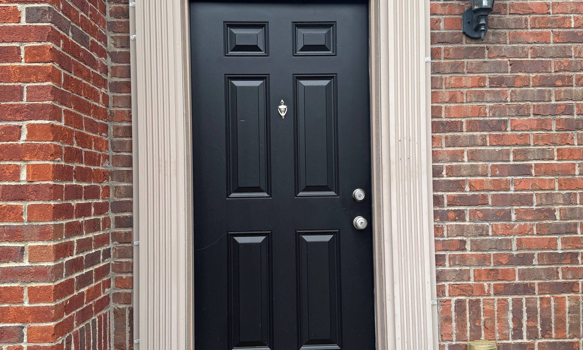 Frankfort Apartment | Spacious Quiet 2BR/2BA Frankfort Townhome