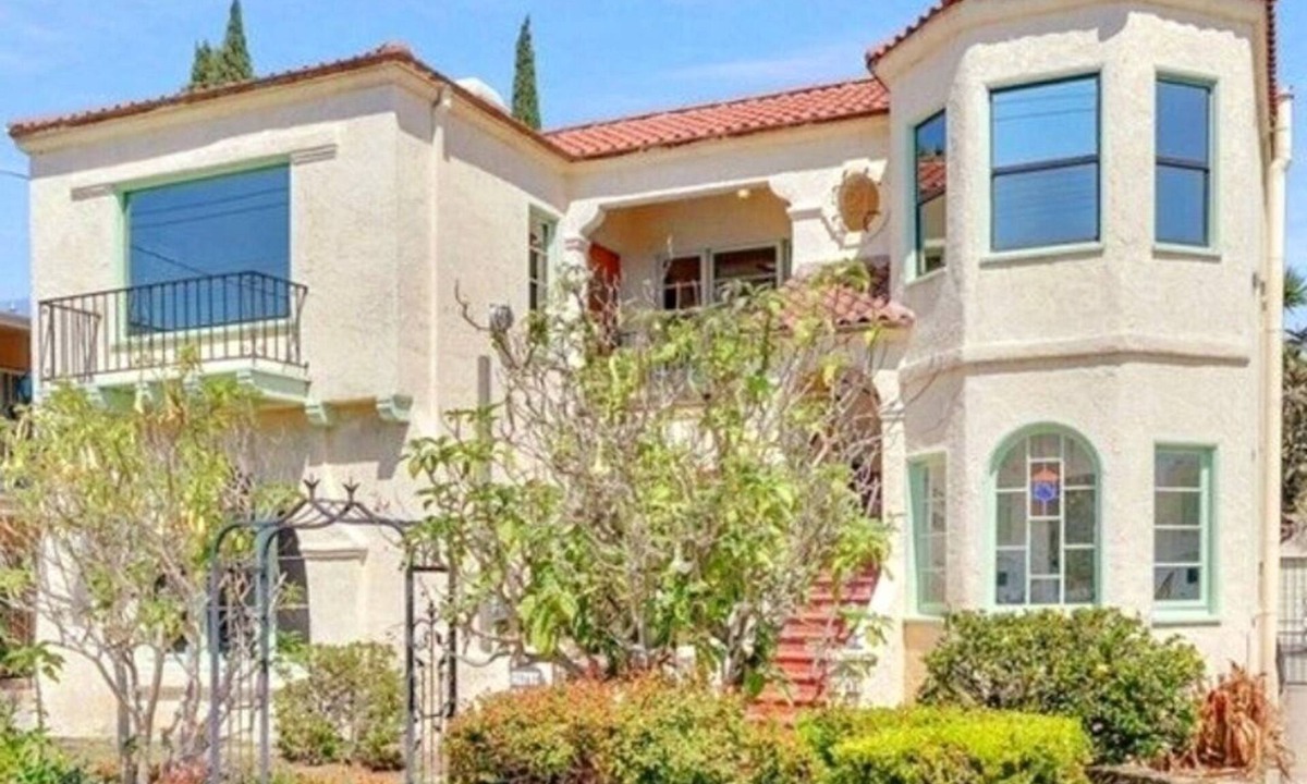 Eastside House | Spacious Urban Oasis - Close to Everything & Walking Distance to the Beach