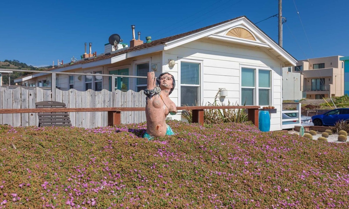 Sharp Park House | SR5 Beachfront House near SF w/Parking