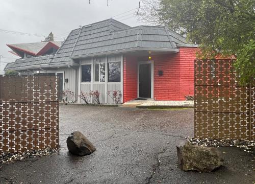 Ukiah Apartment | Star Dome Satellite