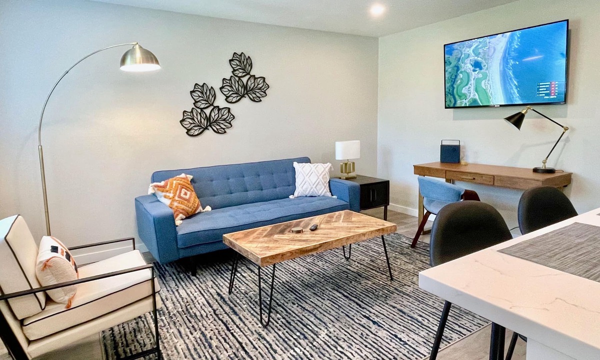 Walnut Creek Apartment | Steps from Broadway Plaza in Walnut Creek