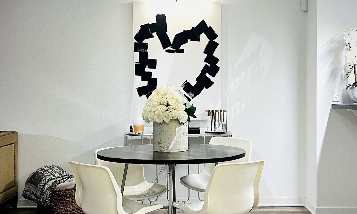 Carthay Circle Apartment | Stylish Miracle Mile Studio