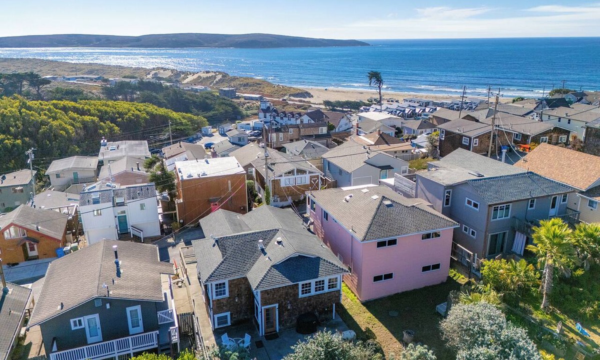 Dillon Beach House | Sun, Sand, & Fun! 7-Min Walk to Dillon Beach! Game Room! Pup~Sea Breeze