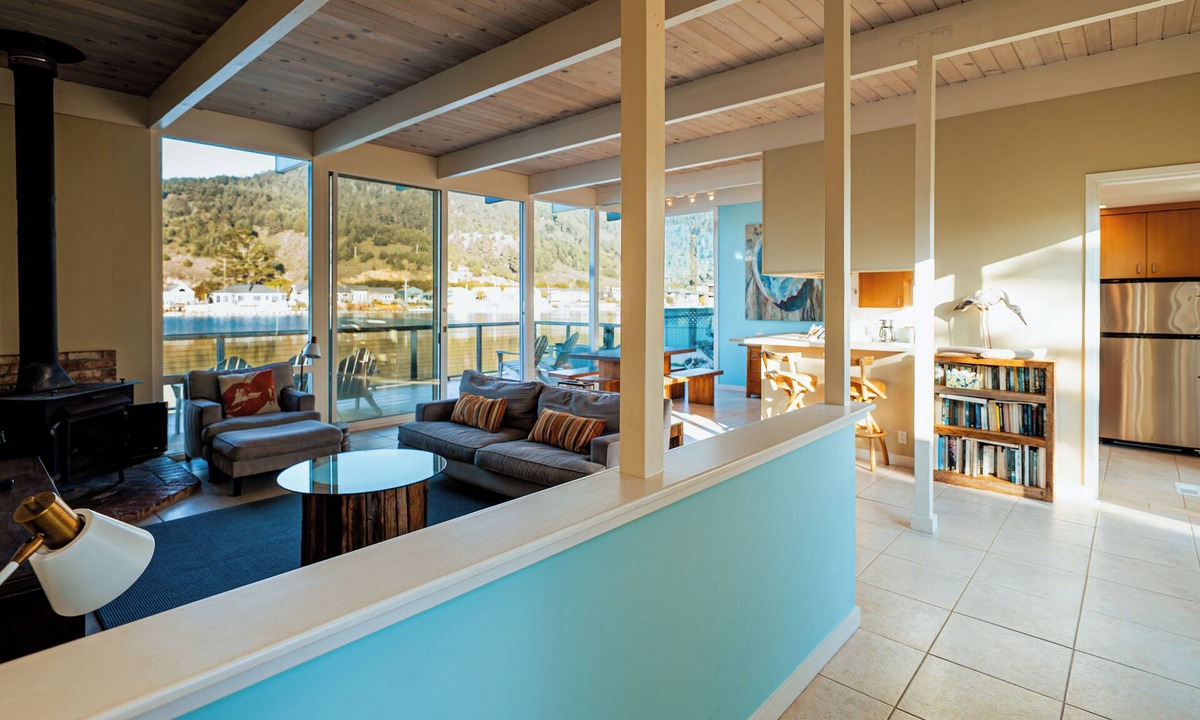 Stinson Beach House | Sun-soaked Seadrift Lagoon Living w/Hot Tub