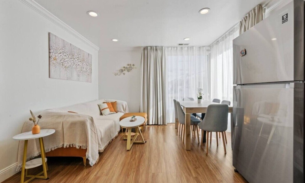 Parkside House | Sunset Haven: Corner House with lots of Light