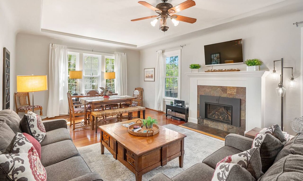 Paso Robles House | Terraced Deck + Bocce + BBQ | Paso Wine Country | Ridgeview Retreat