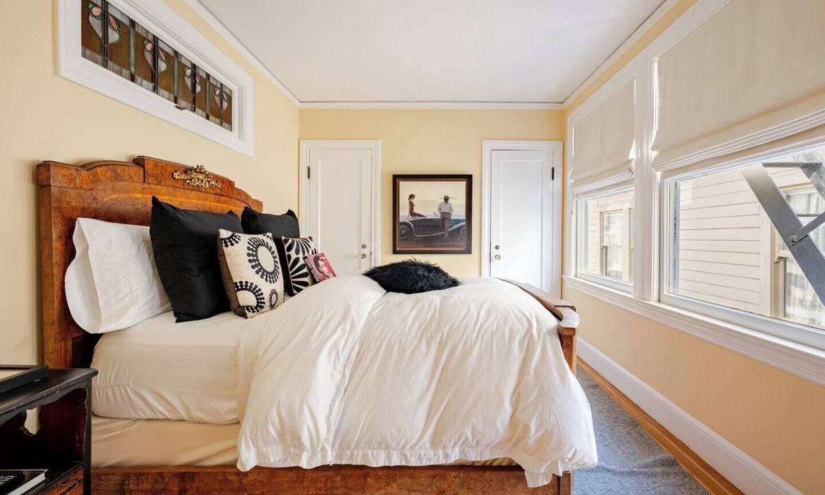 Nob Hill Cabin | The Audrey Hepburn Suite, atop of Nob Hill