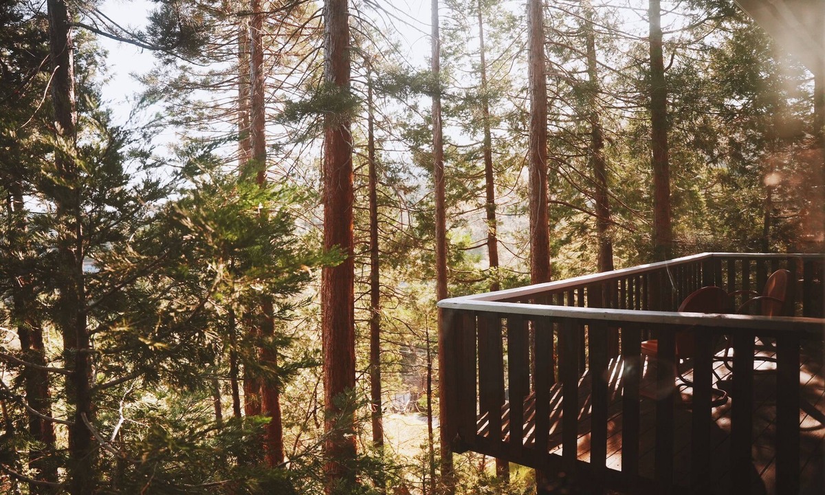 Crestline Cabin | The Crescent Moon Cabin with Lakeviews & Wood burning Fireplace