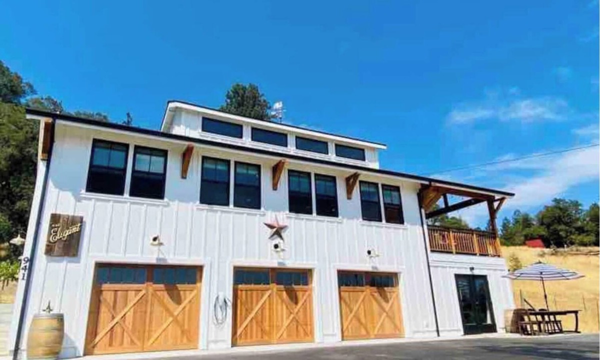 Healdsburg House | ❤The Elegant: A Chic Healdsburg Winery Cottage! Hot Tub, Views! !❤