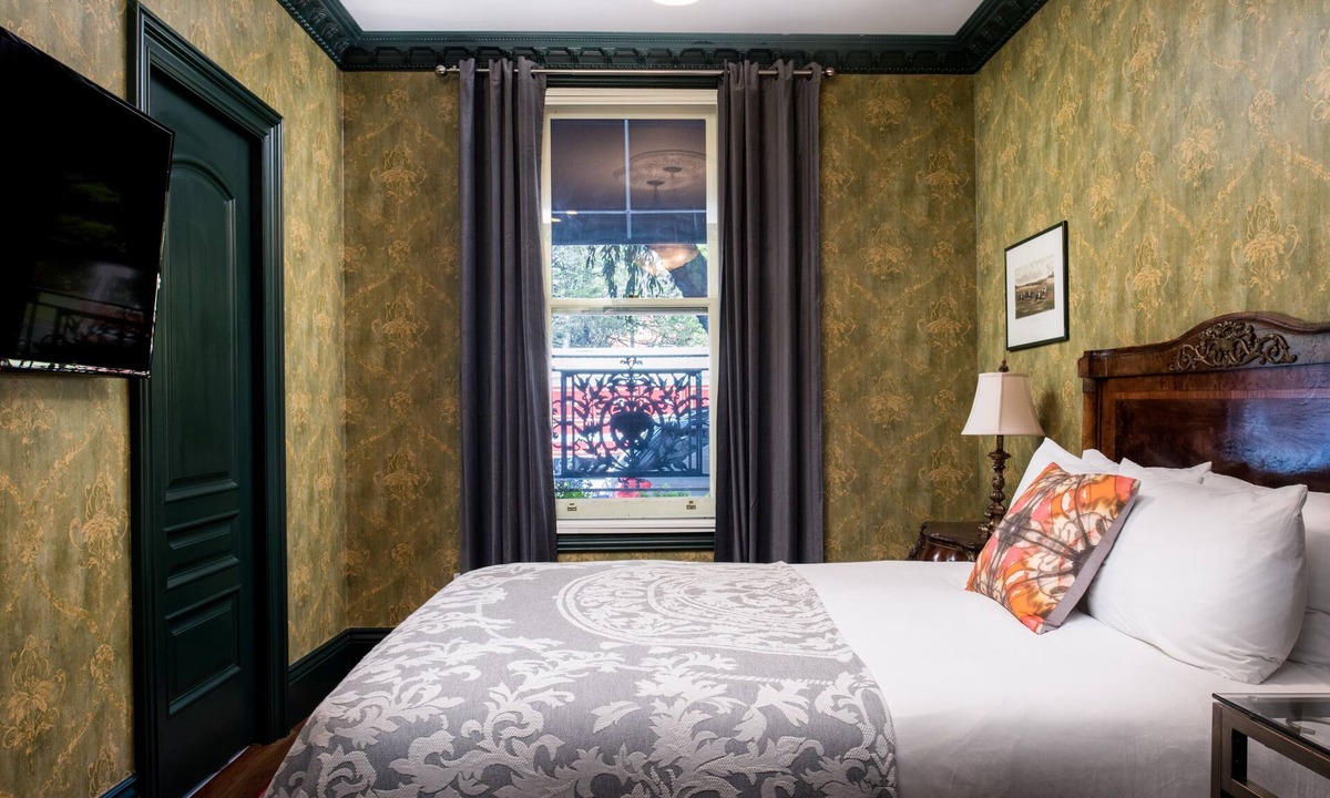 Lower Pacific Heights Bed & Breakfast | The Monte Cristo