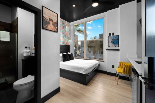 Bankers Hill Apartment | The Neon Elm Hotel