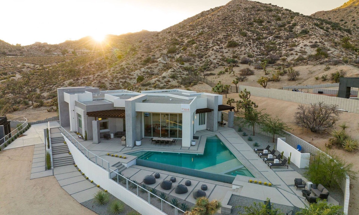 Yucca Valley House | The Overlook by Fieldtrip - 7 Bd Modern Luxury with Infinity Pool & Views