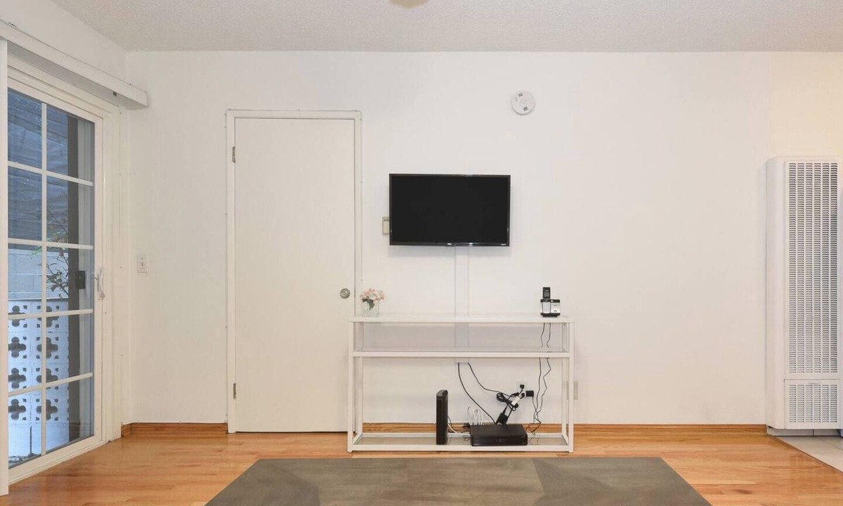 Palms Apartment | The Vinton #3A