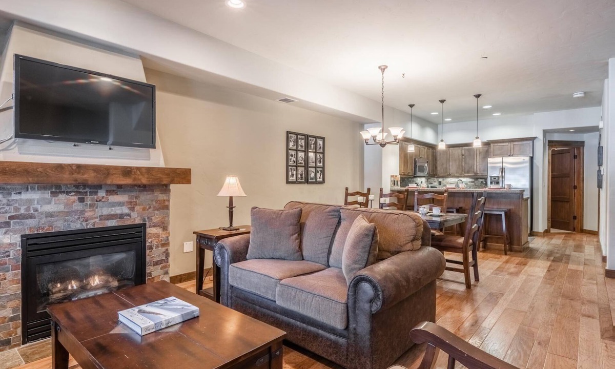 Woodwinds House | Three-Level Townhome with Golf Course Views!