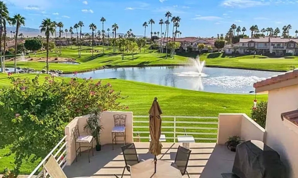 La Quinta Condo | Totally remodeled desert golf oasis & Country Club awaits!