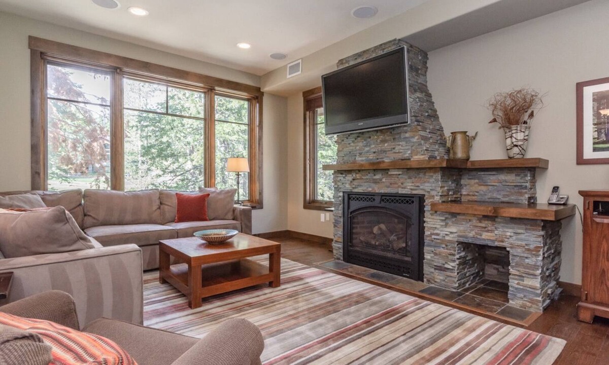 Woodwinds House | Townhome with Private Hot Tub, Mtn Views! Close to Slopes!