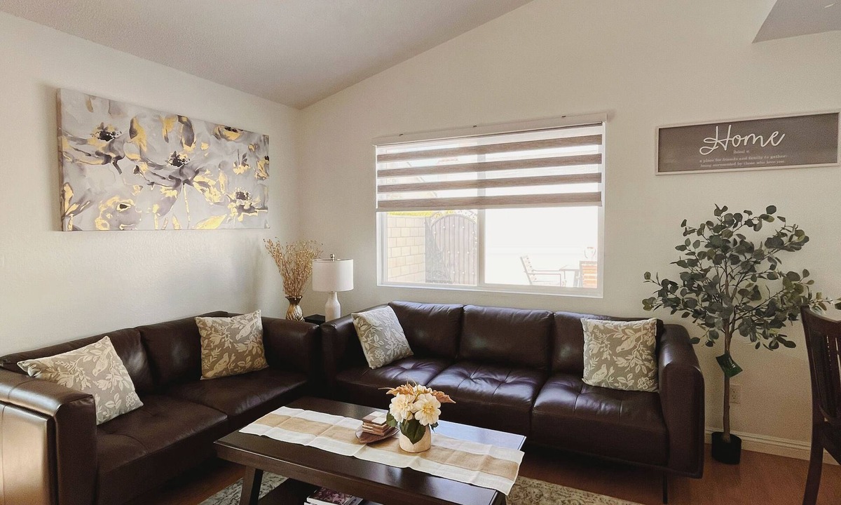 Midway City House | Tranquil Retreat in Little Saigon. 15’ from DISNEYLAND