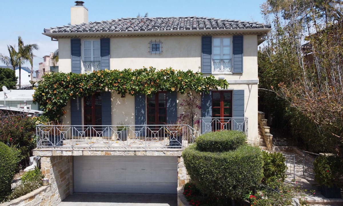 Village of La Jolla Villa | Tuscan-Style Villa in La Jolla Village w/Private Casita, Parking, Walk to Beach