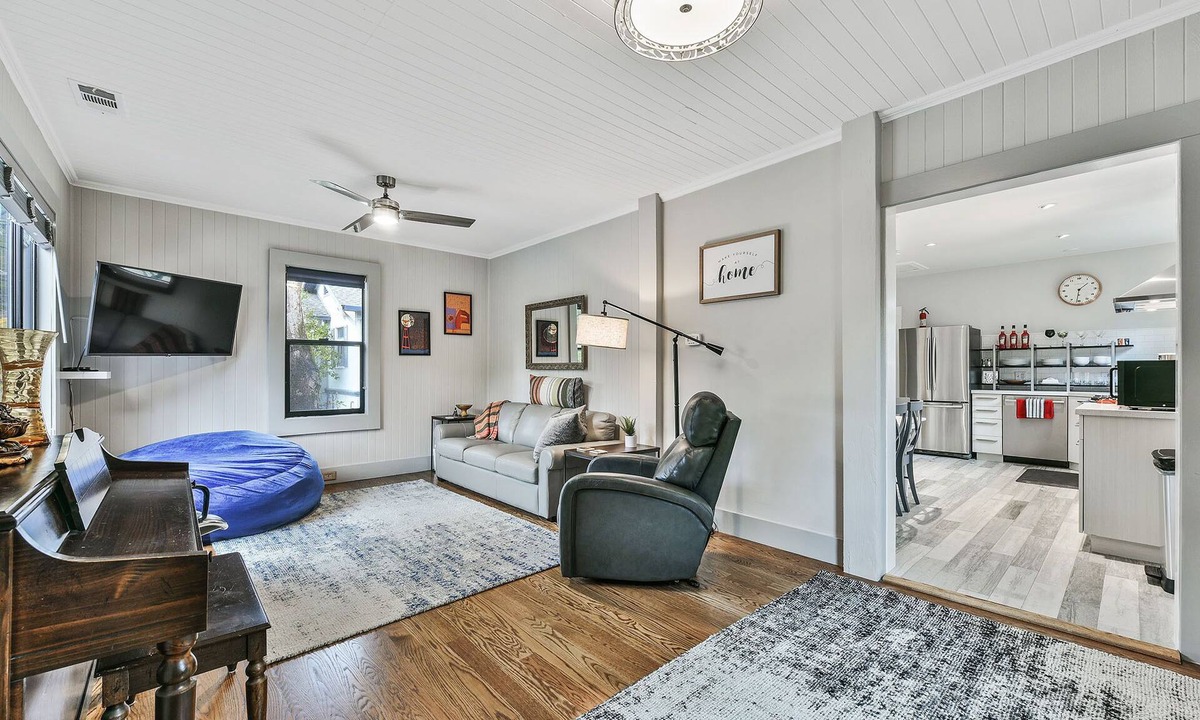 San Rafael House | Ultra Comfy, Quiet, Bright, Private Perch in Central Marin!