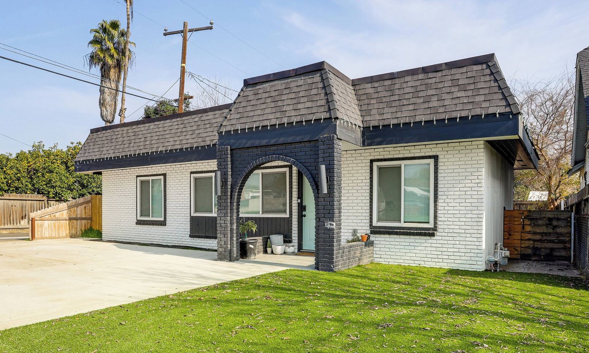 Tulare House | Under 1 Mi to Med Center! Stylish Home in Tulare