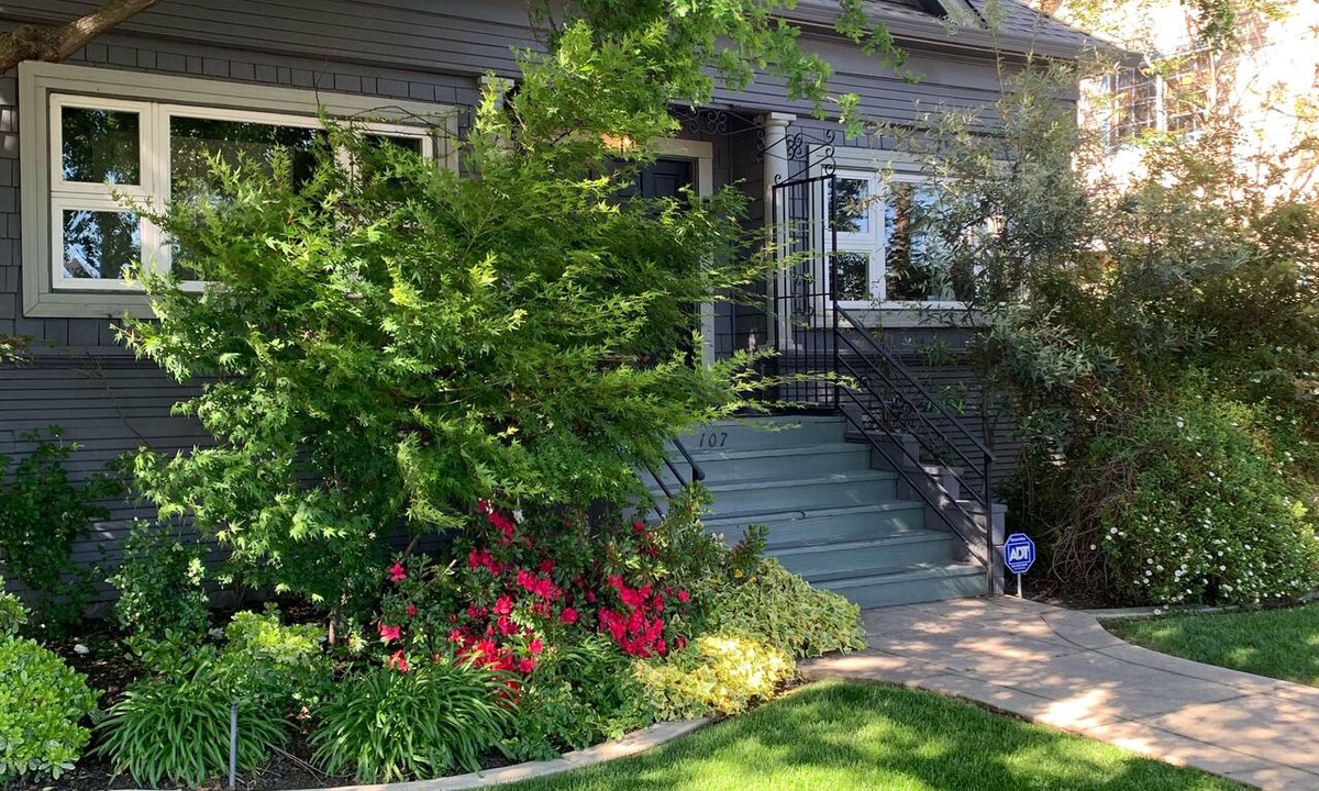 Lodi House | Unique and Charming Craftsman Vintage Bungalow 1 block Close to Downtown Lodi