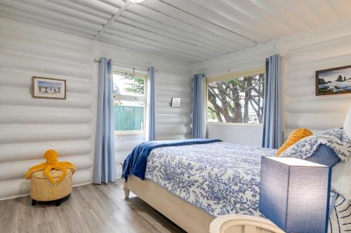 Crescent City North House | Unique Dog-Friendly Log Cabin: Short Walk to Ocean