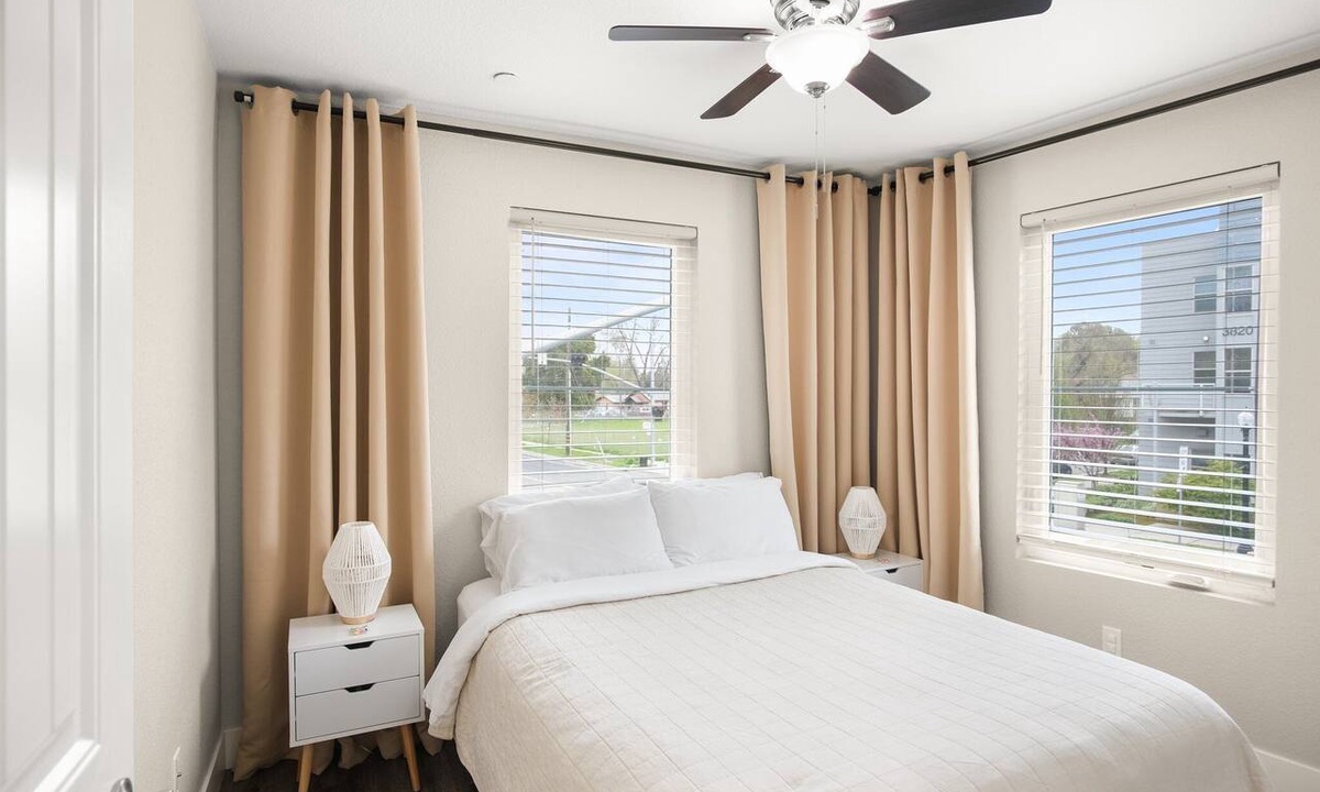 North Oak Park Bed & Breakfast | Updated 3bed 2.5bath near Downtown&UCD Med Center