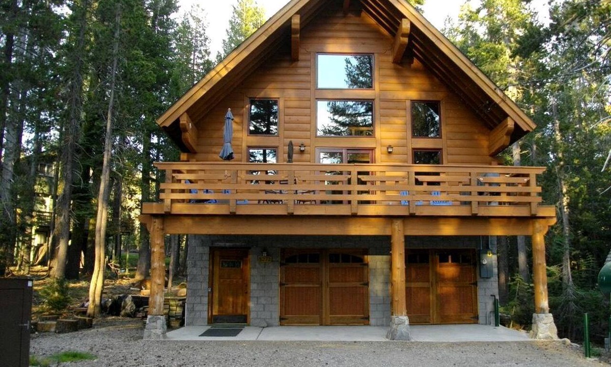 Serene Lakes Cabin | Updated Winter Getaway Great for Skiing in Soda Springs, California
