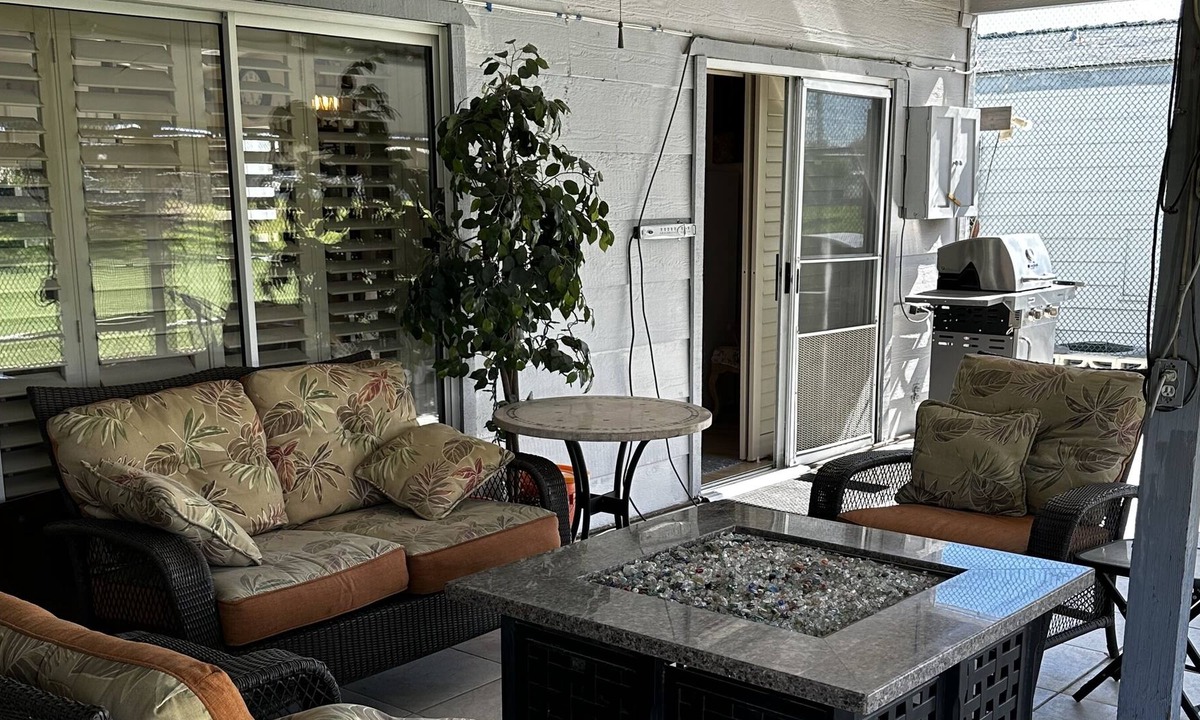 Thousand Palms House | Vacation home in over 55 park with pool/tennis/ jacuzzi/restaurant.