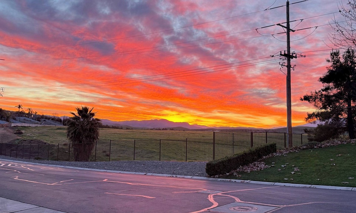 Bakersfield House | Very spacious 3-bedroom house in amazing Bakersfield with AC for relaxing stays