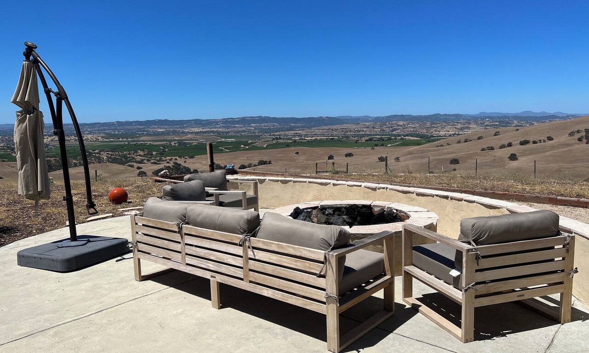 San Miguel House | Vineyard Views + Fire Pit | 1 Min to Wine Trail | Top of the Hill