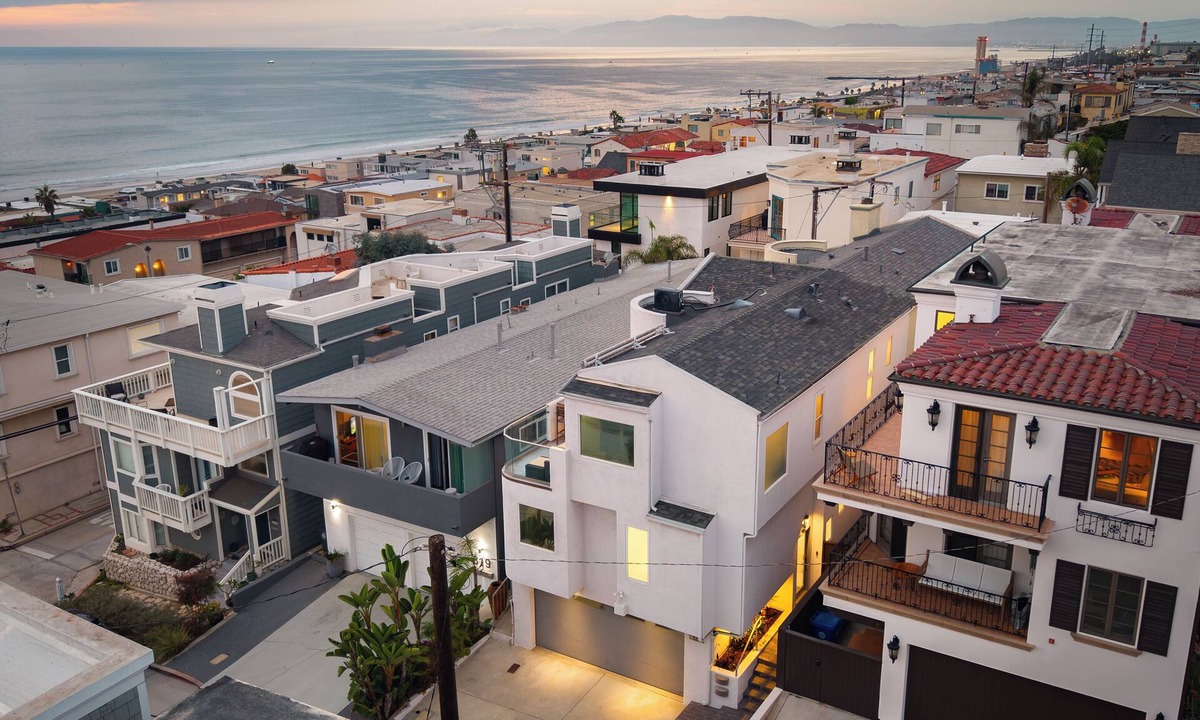Sand Section House | Walk to Manhattan Beach, Ocean Views, Balcony & Peloton | Casa Del Mar