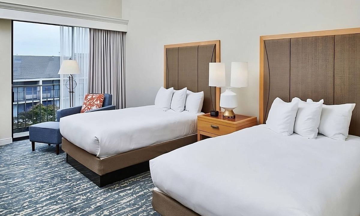 Berkeley Hotel | Waterfront Getaway Near Berkeley Marina | Pool, Parking & Pet Friendly
