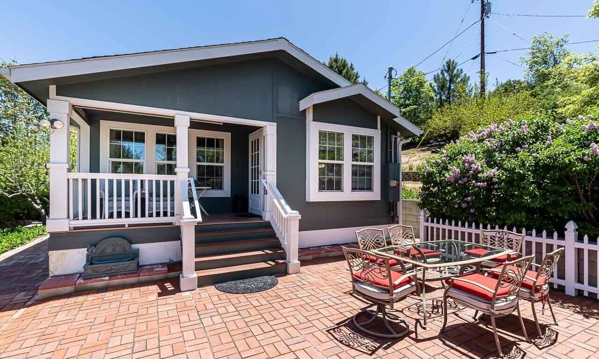 Julian Cabin | Weber's Woods Cabin- close to all your favorite Julian events and lake fun!