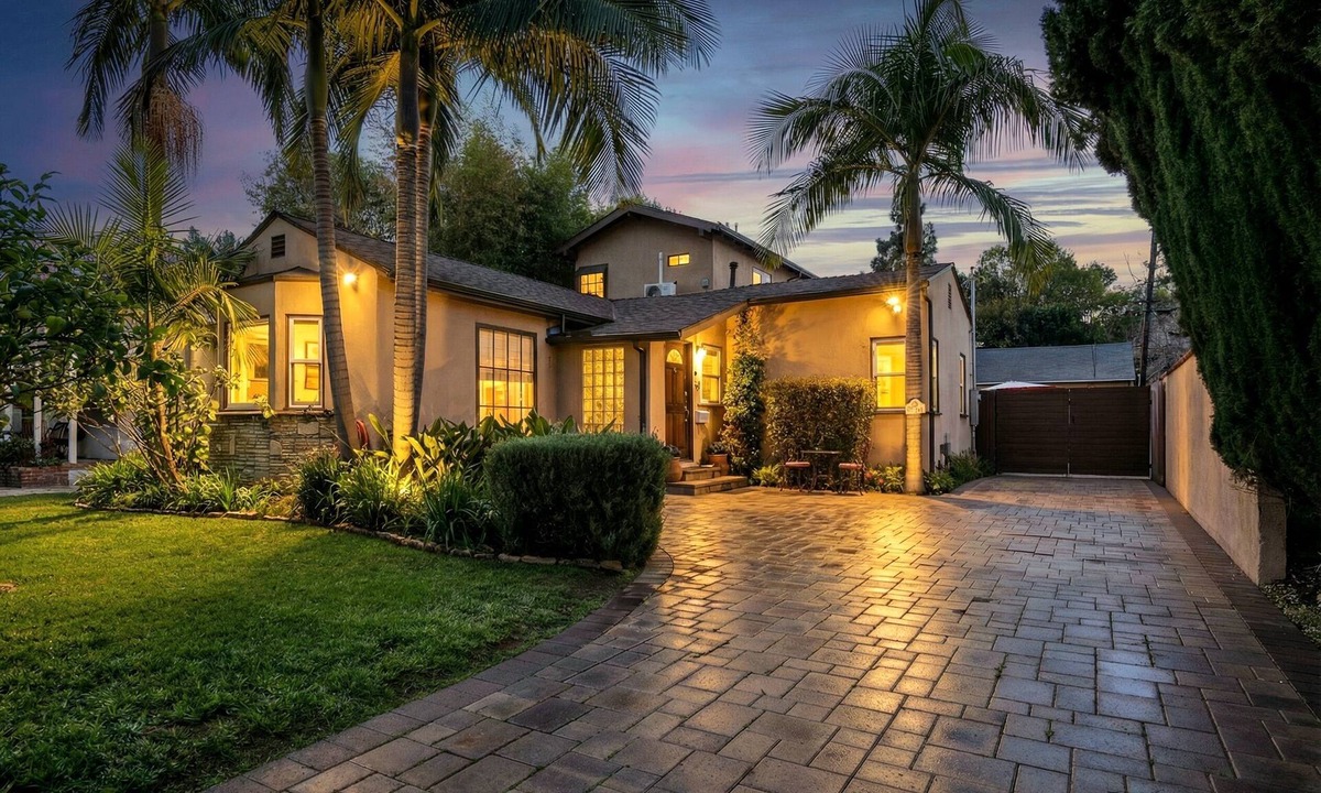 West Los Angeles House | West LA Designer 2BR/2BA Retreat Private Yard Near UCLA & Santa Monica